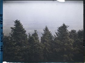 Image représentant France, Ste Odile, Vue vers le Nord-Est, un peu plus à l'Est, le gros village Obernai, le plus petit en avant Bernharts Weiles