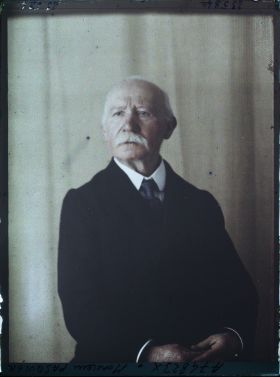 Image représentant Monsieur  https://musee-albert-kahn.s-museum.fr/home/NWQ2OTAwYzNmYjZlZTk1ZWQwODJmMjY4L2dlbmVyaWMtbm90aWNlLXRhYi9hdXRob3JpdHkvNjE3YTc5ZjVjZjhiODk2OGIzMzM3ZDIx/5d6900c3fb6ee95ed082f268/generic-notice-tab/authority/617a79ebcf8b8968b33374ef Ernest Pasquier