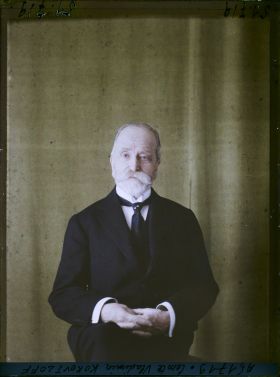 Image représentant Le comte  https://musee-albert-kahn.s-museum.fr/home/NWQ2OTAwYzNmYjZlZTk1ZWQwODJmMjY4L2dlbmVyaWMtbm90aWNlLXRhYi9hdXRob3JpdHkvNjE3YTc5ZjVjZjhiODk2OGIzMzM3ZDIx/5d6900c3fb6ee95ed082f268/generic-notice-tab/authority/617a79ebcf8b8968b3337087 Vladimir Kokovtzoff