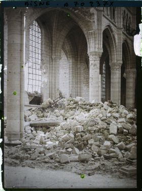Image représentant La cathédrale de Soissons, débris de la voûte