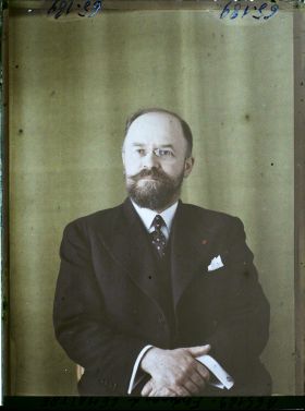 Image représentant https://musee-albert-kahn.s-museum.fr/home/NWQ2OTAwYzNmYjZlZTk1ZWQwODJmMjY4L2dlbmVyaWMtbm90aWNlLXRhYi9hdXRob3JpdHkvNjE3YTc5ZjVjZjhiODk2OGIzMzM3ZDIx/5d6900c3fb6ee95ed082f268/generic-notice-tab/authority/617a79ebcf8b8968b3337178 Monsieur Fernand Lemaître