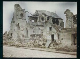 Image représentant France, Ribécourt, Guerre l'Eglise qui supporte des bombardements pendant 3 ans