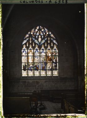 Image représentant Vitrail de l'église Saint-Sauveur