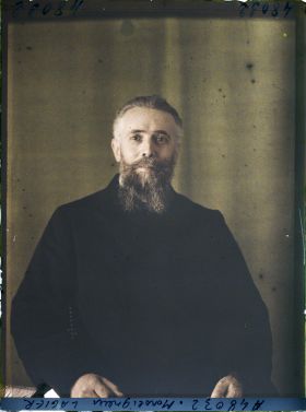 Image représentant https://musee-albert-kahn.s-museum.fr/home/NWQ2OTAwYzNmYjZlZTk1ZWQwODJmMjY4L2dlbmVyaWMtbm90aWNlLXRhYi9hdXRob3JpdHkvNjE3YTc5ZjVjZjhiODk2OGIzMzM3ZDIx/5d6900c3fb6ee95ed082f268/generic-notice-tab/authority/617a79ebcf8b8968b333709d Monseigneur Lagier