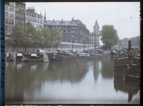 Image représentant Le quai des Orfèvres et le palais de Justice vus du port des Grands-Augustins