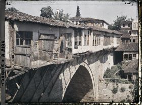 Image représentant Le pont d'Irgandi ("vieux Pont") construit en 1442 sur le fleuve Gökdere (vue de l'amont)