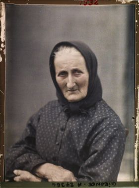 Image représentant France, Villandrant, Une vieille femme (86 ans) Mme Dambax