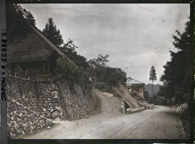Image représentant Village dans la vallée de la Tamagawa (?)