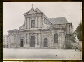 Image représentant La cathédrale Saint-Louis, vue depuis l'actuelle place Verdun