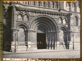 Image représentant France, Bordeaux, Eglise Ste Croix, Extérieur XIIe Siècle