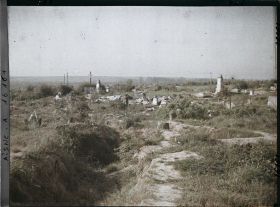 Image représentant France, Env- de St Quentin, Tranchées dans le Cimetière de Wat sur la route de Ham