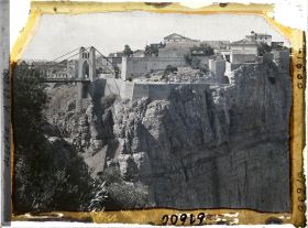 Image représentant Le pont de Sidi M'Cid reliant la Médina à l'hôpital civil
