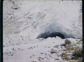Image représentant Le Rhône à la sortie du glacier du Rhône
