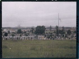Image représentant France, Verdun, Le Cimetière du faubourg Pavé et la Ville