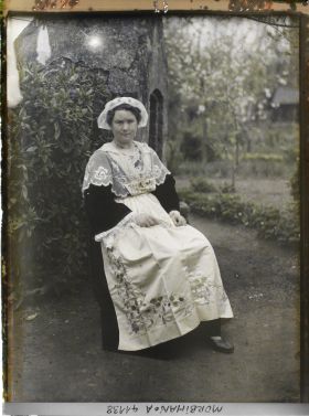 Image représentant Mademoiselle Rozio en costume arzonnais