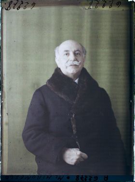 Image représentant https://musee-albert-kahn.s-museum.fr/home/NWQ2OTAwYzNmYjZlZTk1ZWQwODJmMjY4L2dlbmVyaWMtbm90aWNlLXRhYi9hdXRob3JpdHkvNjE3YTc5ZjVjZjhiODk2OGIzMzM3ZDIx/5d6900c3fb6ee95ed082f268/generic-notice-tab/authority/617a79ebcf8b8968b3337406 Monsieur Georges Mironesco