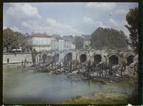 Image représentant Ensemble des moulins incendiés, vu de la rive gauche de la Marne