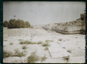 Image représentant La cour occidentale (ou extérieure) et le mur ouest du Palais