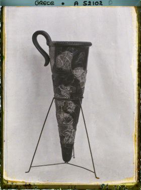 Image représentant Musée archéologique - Rhyton (vase à boire) décoré de scènes de pugilat et de course de taureaux provenant de Haghia Triada