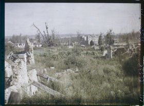 Image représentant France, Pinon, Vue d'ensemble vers le château