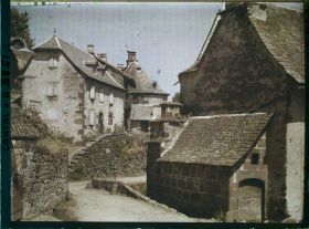Image représentant Les maisons à l'angle de la place de l'église et de la rue du Dr Civiale