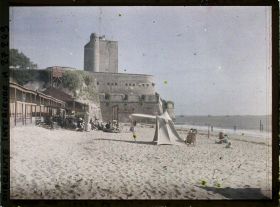 Image représentant Les Bains Texier devant le Fort dit Sémaphore