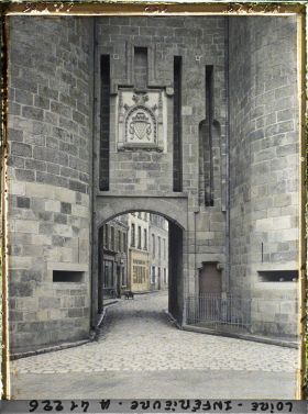 Image représentant La Porte Saint-Michel avec les armes de Guérande