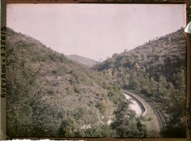 Image représentant La ligne de chemin de fer et la route de Figeac(actuelle route de Basse Farou), en sortant de la ville