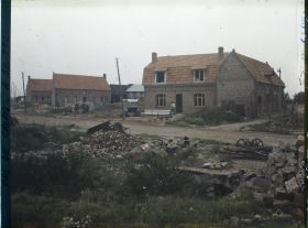 Image représentant France, Neuville St Waast, Maison reconstruite au centre du Village