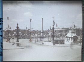 Image représentant La place de la Concorde décorée pour les fêtes de la Victoire des 13 et 14 juillet