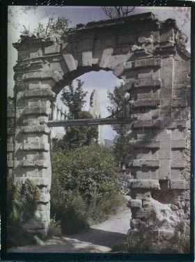 Image représentant France, Ruines de l'Eglise et Vieille Porte