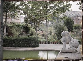 Image représentant Alhambra : lion devant un bassin dans les jardins du Partal