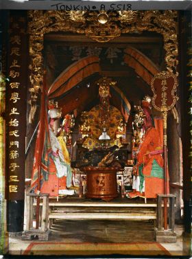Image représentant L'intérieur du temple du génie du village, lors d'un sacrifice