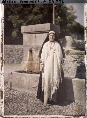 Image représentant France, Vallée d'Ossau, Vallée d'Ossau Jeune Ossaloise en Costume de deuil