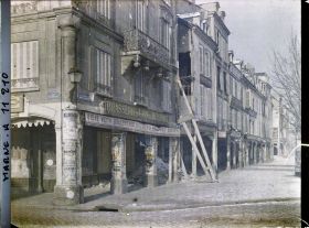 Image représentant La brasserie du Lion de Belfort à l'angle de la rue Buirette et la place Drouet d'Erlon