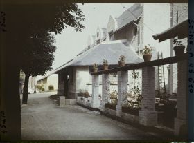 Image représentant L'Exposition des arts décoratifs, Le Village Français sous la direction de Charles Genuys, Maison de Bretagne (Ty-Breiz)