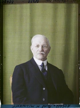 Image représentant Monsieur  https://musee-albert-kahn.s-museum.fr/home/NWQ2OTAwYzNmYjZlZTk1ZWQwODJmMjY4L2dlbmVyaWMtbm90aWNlLXRhYi9hdXRob3JpdHkvNjE3YTc5ZjVjZjhiODk2OGIzMzM3ZDIx/5d6900c3fb6ee95ed082f268/generic-notice-tab/authority/617a79ebcf8b8968b33373fe Paul Milioukoff