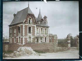 Image représentant L'une des seules maisons restées intactes