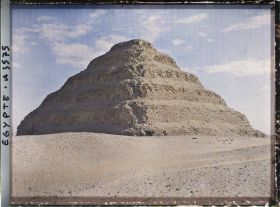 Image représentant La pyramide à degrés du Djéser (IIIe dynastie)