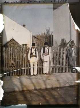 Image représentant Deux Croates à bonnets à poils