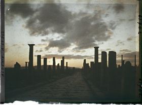 Image représentant Algérie, Soleil levant sur le Decumanus Maximus