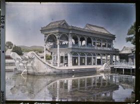 Image représentant La barque ornementale en marbre Qingyanfang, palais d'Été Yiheyuan ("  jardin de la Concorde Entretenue  ")