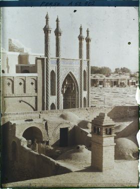 Image représentant Une des portes du sanctuaire de Fatima Masoumeh