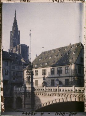 Image représentant France, Strasbourg, La Cathédrale vue du quai St Nicolas
