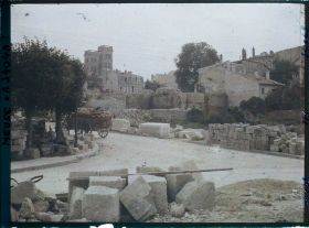 Image représentant France, Verdun, Un coin de la Place d'Armes et la Cathédrale