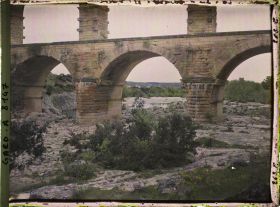 Image représentant Le pont du Gard vu de l'amont