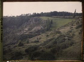 Image représentant Paroi rocheuse et plaine sur la rive droite de la Truyère