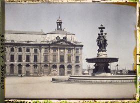 Image représentant La fontaine des Trois Grâces, place de la Bourse