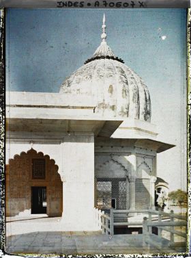 Image représentant La tour Octogonale (Musamman Burj) à l'extrémité est des appartements privés (Khas Mahal) dans le fort Rouge (Lal Qila)