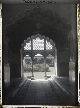Image représentant Dans la partie principale du harem du fort Rouge (Lal Qila), le pavillon des couleurs (Rang Mahal)
